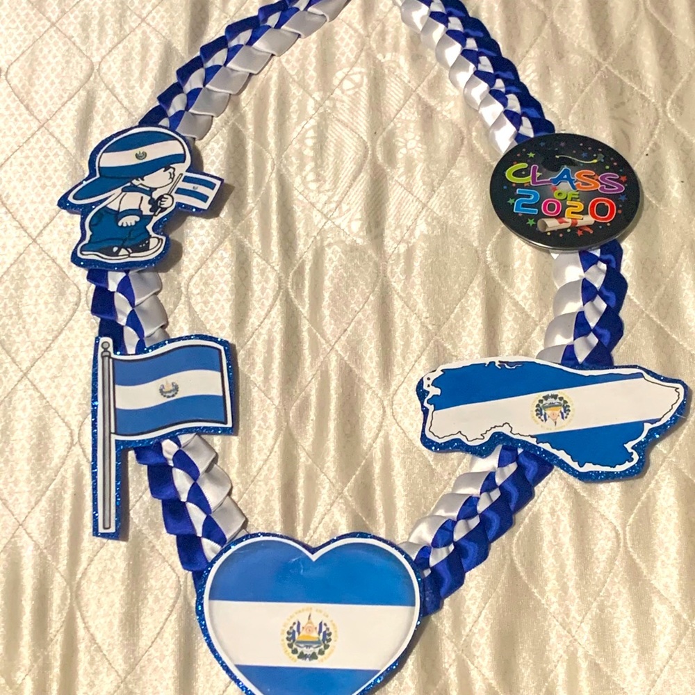 Graduation ๐ฉโ๐๐จโ๐ leis - Picture 11 of 15